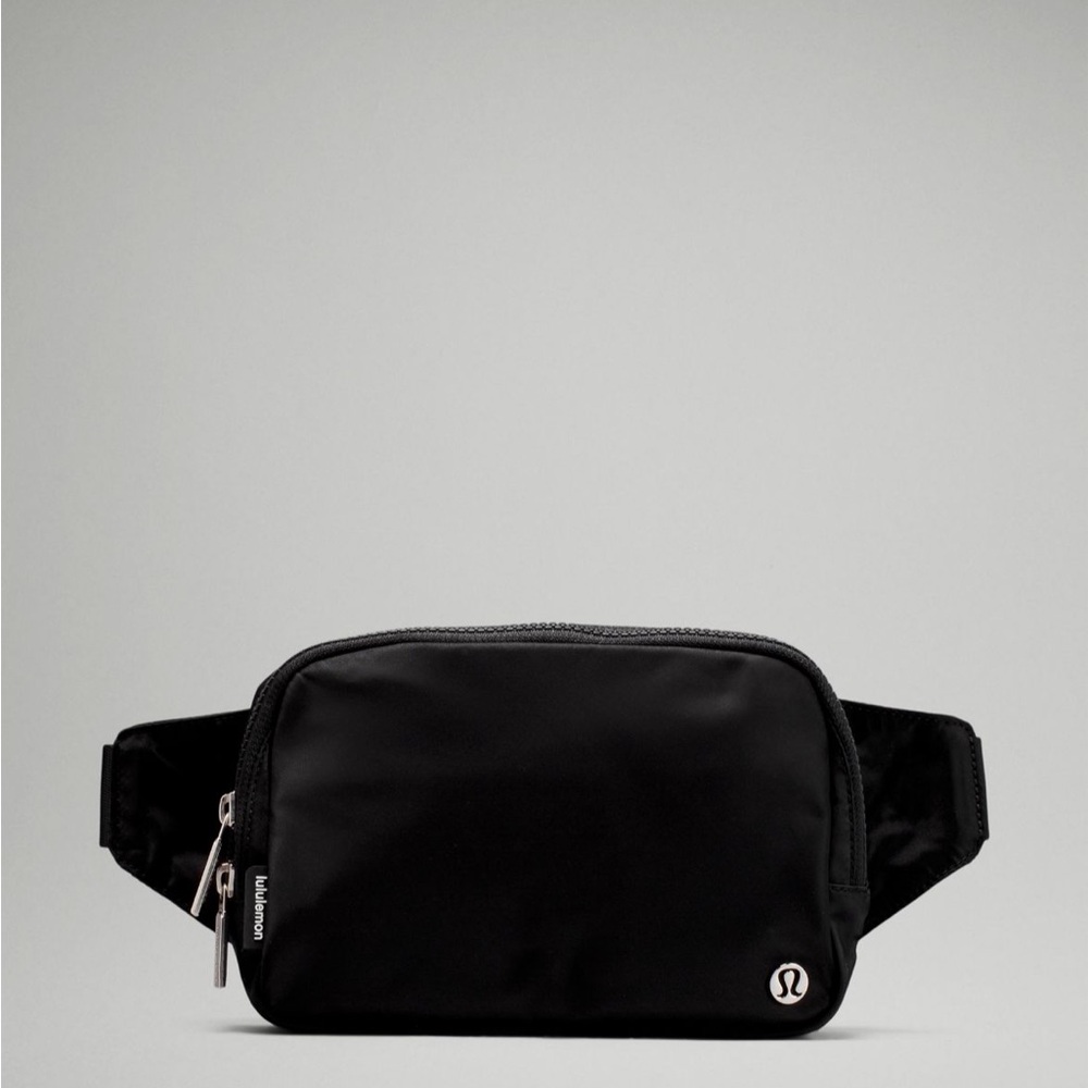 Lululemon black belt bag